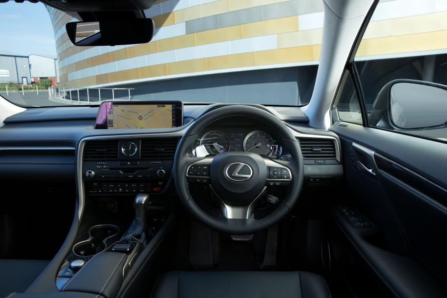 Торпедо Lexus RX450hL 2018 года  (UK) (фото 37 из 38)